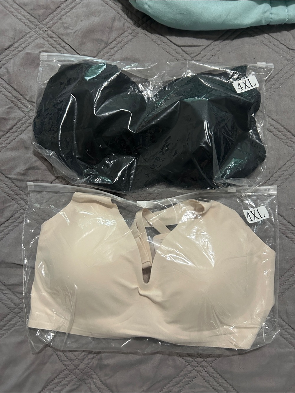 Seamless Strappy Bralette - Black and Nude